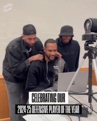 😆加兰和TT和莫布里观看颁奖视频直播 一起见证他获得DPOY