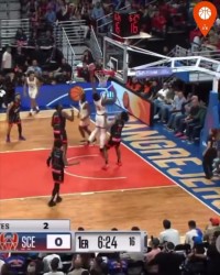 恐怖如斯！😤白边变成了肌肉超人 仿佛坦克碾压篮球场！