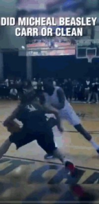 好球？比斯利转身携带球撤步跳投命中裁判未吹罚引网友质疑